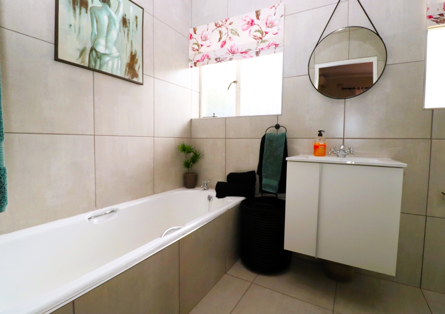 3 Bedroom Property for Sale in Uitsig Western Cape
